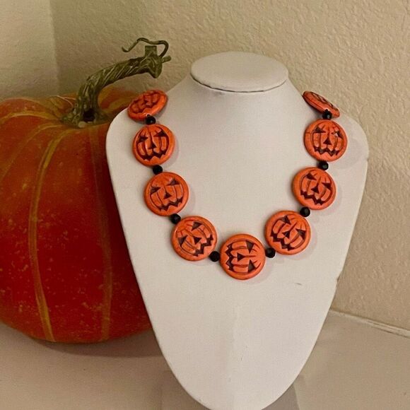 Trendy Orange Dyed Jack O Lantern Stone Beaded Necklace Womens Halloween - Picture 5 of 5
